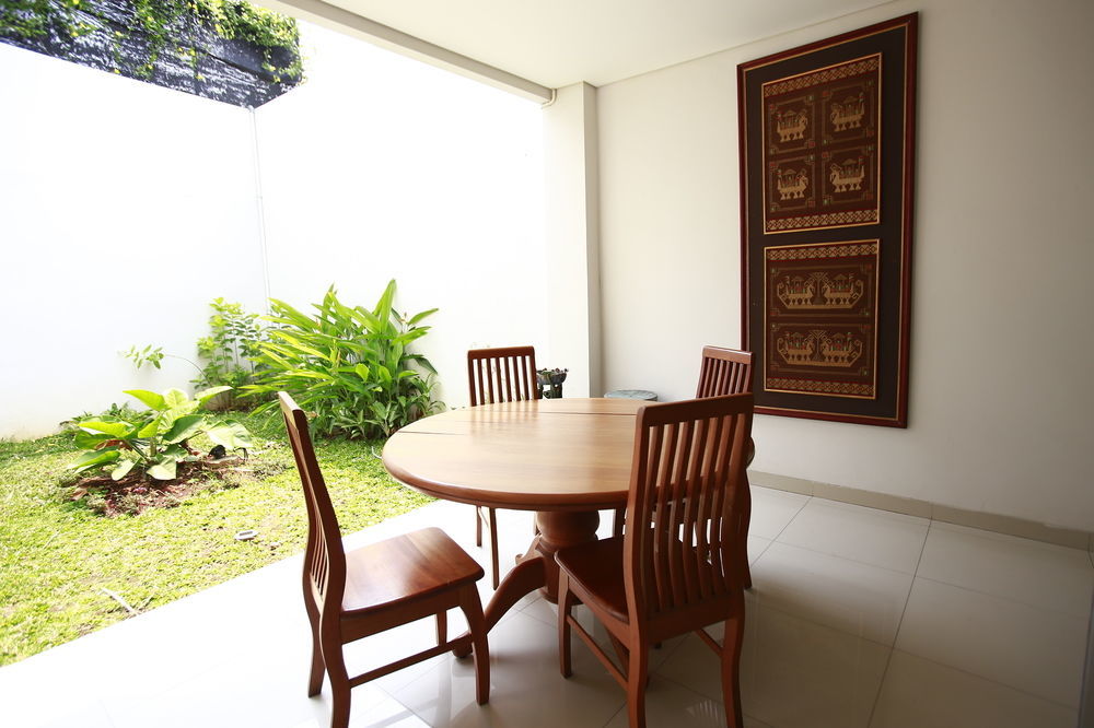 Capital O 91140 Ayodya Kebon Jeruk Hotel Jakarta Bagian luar foto