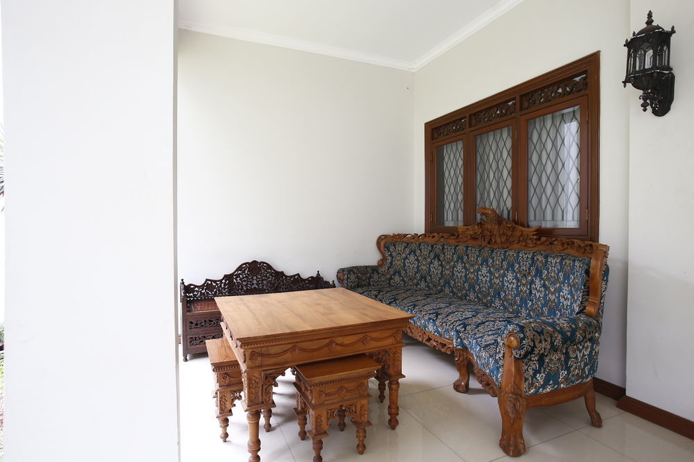 Capital O 91140 Ayodya Kebon Jeruk Hotel Jakarta Bagian luar foto